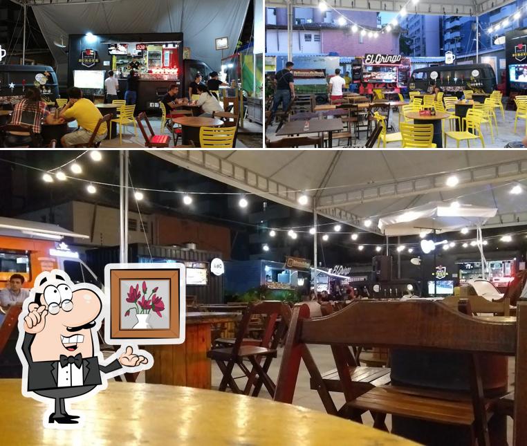 O interior do Villa Maceió Food Park