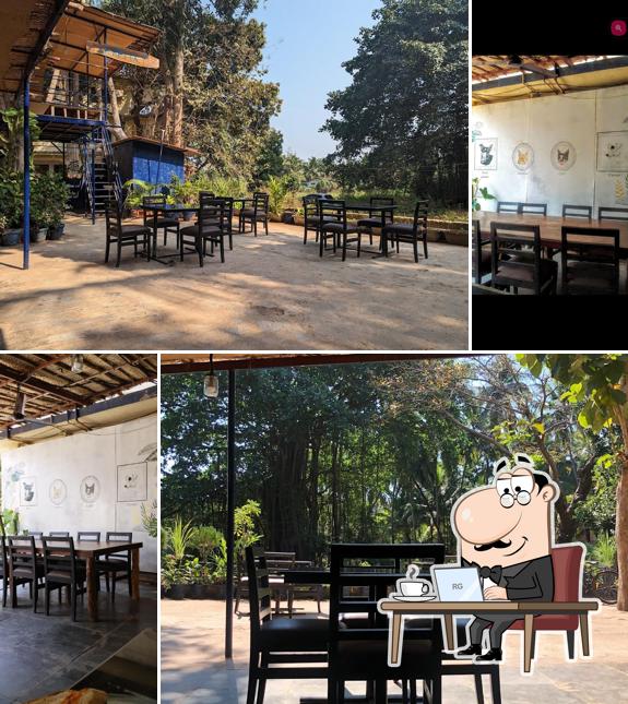 Take a seat at one of the tables at La Fetta