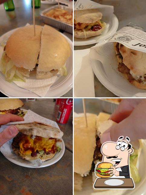 Prova un hamburger a La Puccia Loca