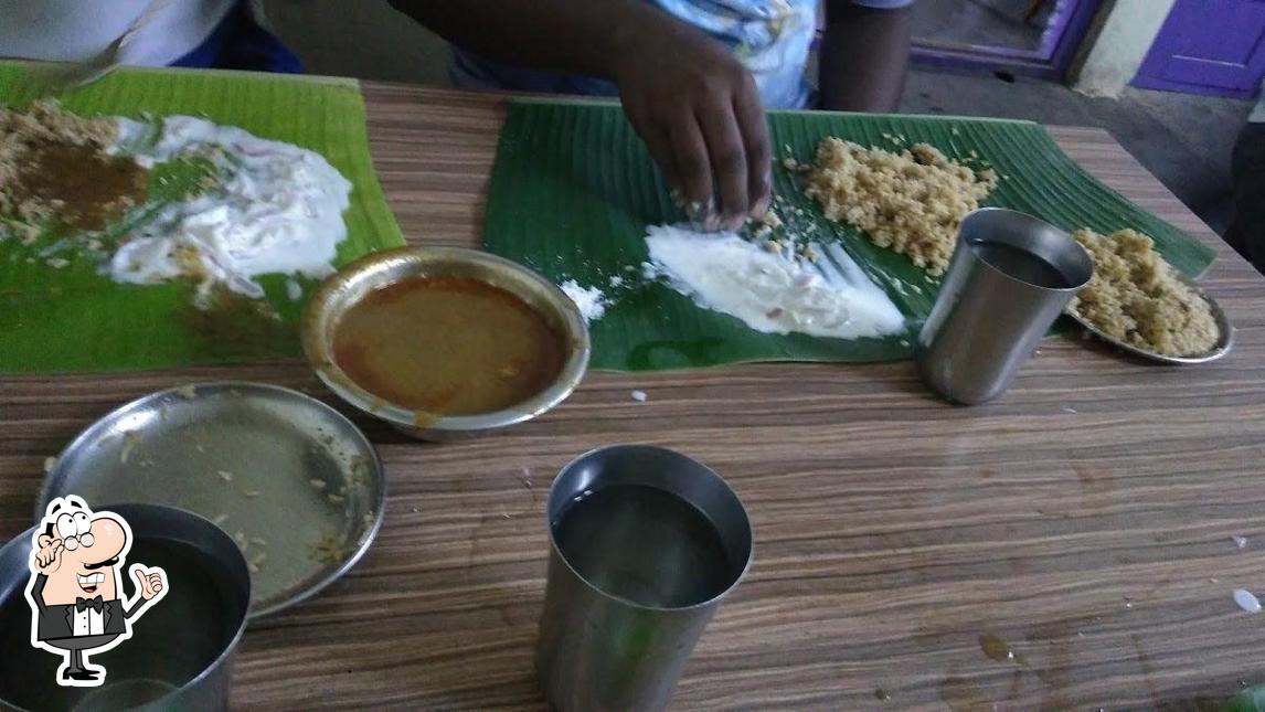 The interior of Murali Unavagam
