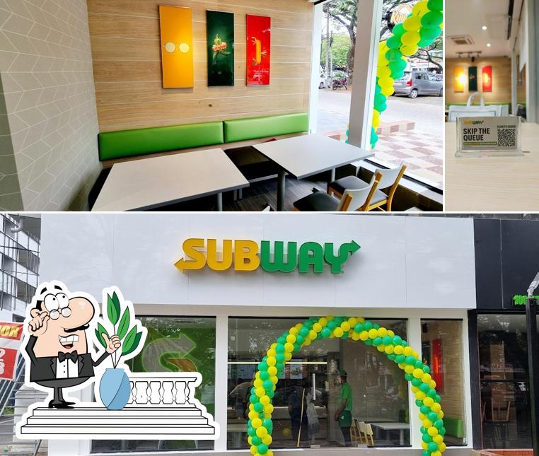 Check out how Subway Panampilly Nagar looks outside