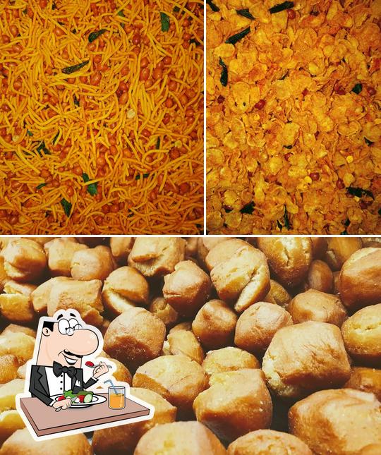 Food at Akshay Sweets