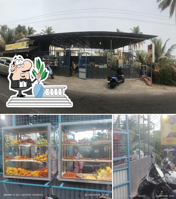 Among different things one can find exterior and food at Tea ‘O’ Clock
