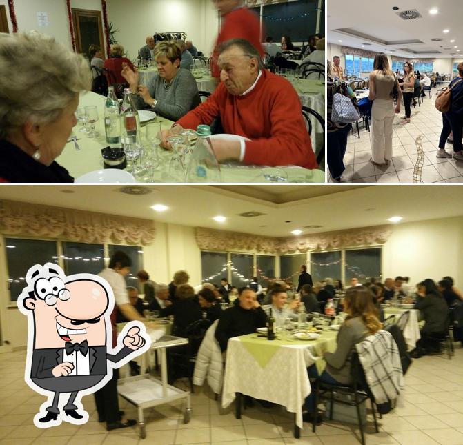 La immagine della interni e tavolo da pranzo di Ristorante Franciosi La immagine della interni e tavolo da pranzo di Ristorante Franciosi