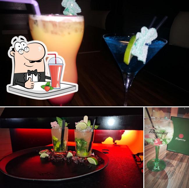 Prova i tanti drink disponibili da Ayers Rock Australian bar