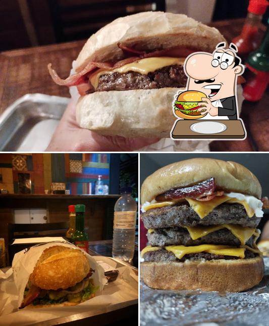 Peça um dos hambúrgueres disponíveis no Blend Burger