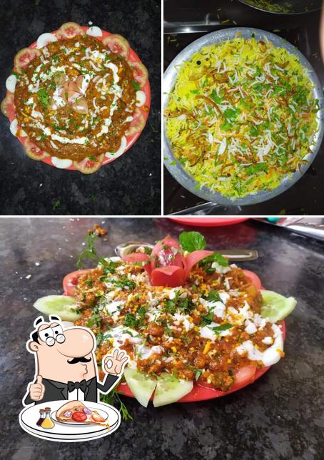 Get pizza at होटल स्वराज फैमिली गार्डन रेस्टोरेंट