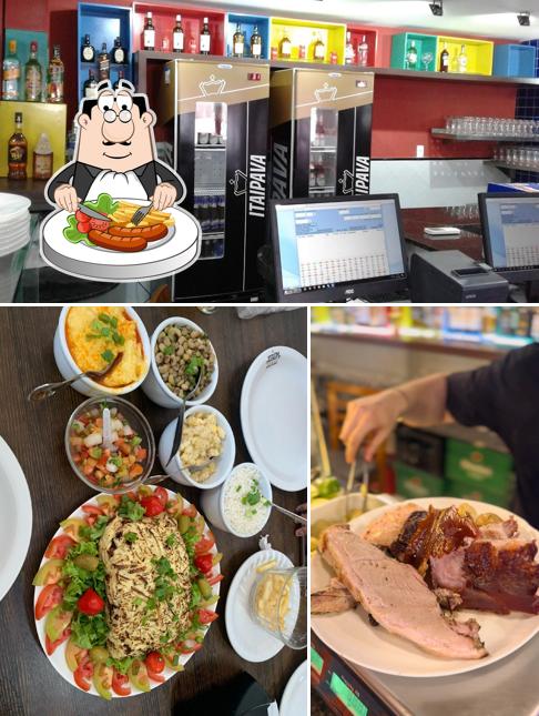 A comida e exterior do restaurante