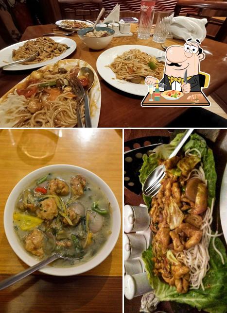 Pad thai at Confucius: Chinese And Thai Restaurant