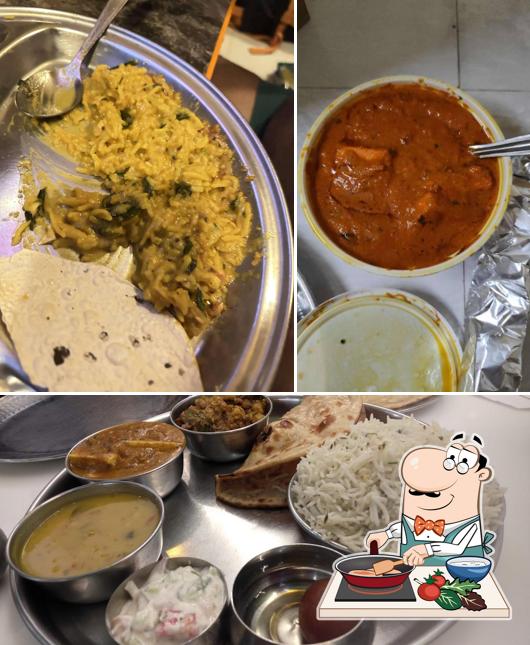 Chicken curry at Pawar's kitchen