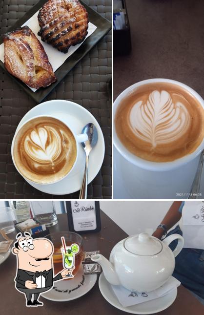 Goditi qualcosa da bere a Cafè Rimbó