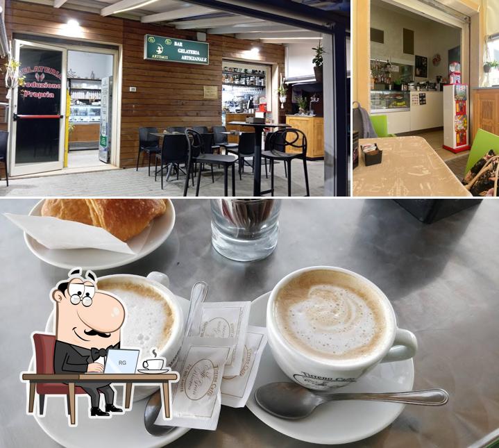 La immagine della interni e cibo di Artemis bar gelateria artigianale