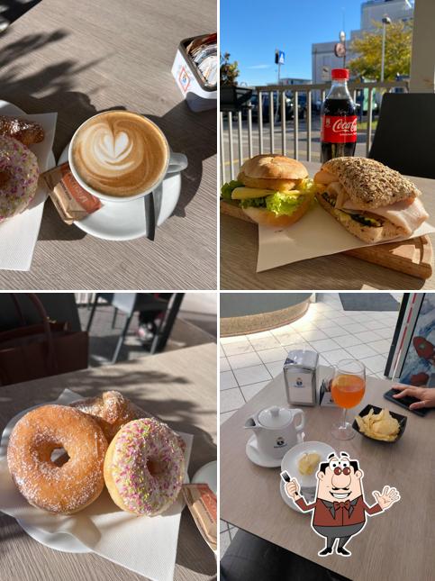 Cibo al Buffet Alla Stazione