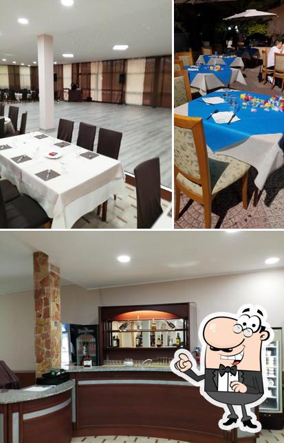 Siediti a un tavolo di Villa Velvet