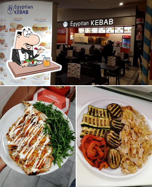 Guarda la foto che raffigura la cibo e interni di Egyptian KEBAB
