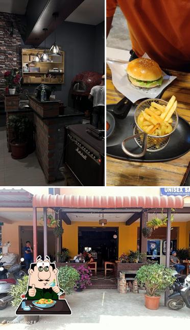 Among various things one can find food and exterior at Lilli’s