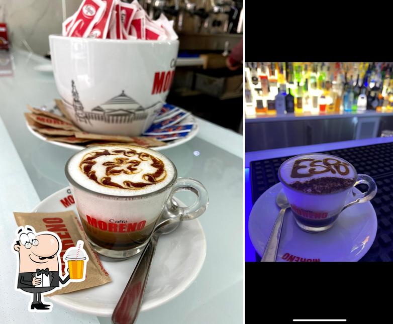 Goditi qualcosa da bere a Bar Espò