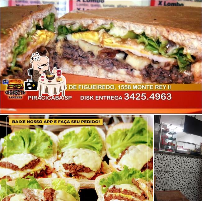 A imagem do Giga Byte Lanches’s comida e interior
