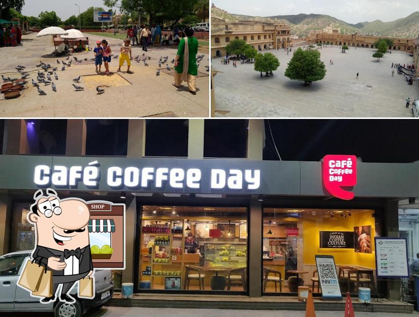 You can get some fresh air at the outside area of Café Coffee Day