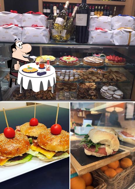 Prenditi un hamburger a Caffè La Licata