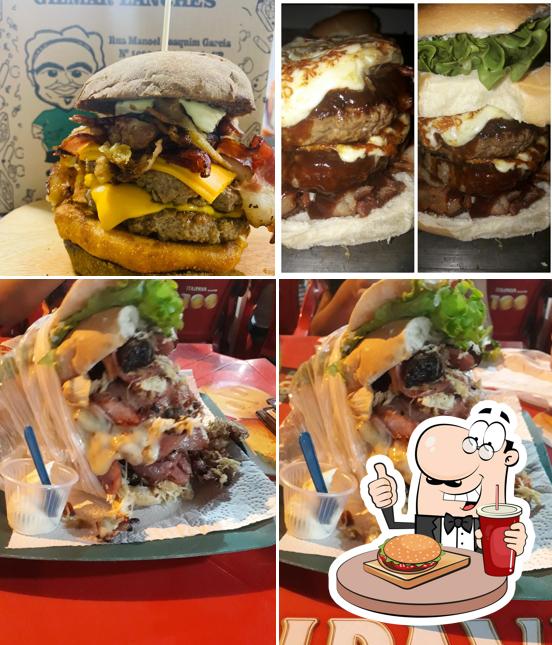 Delicie-se com um hambúrguer no Gilmar Lanches Pizzaria e Esfiharia