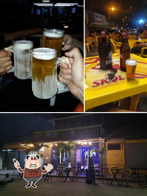 A comida e interior do restaurante