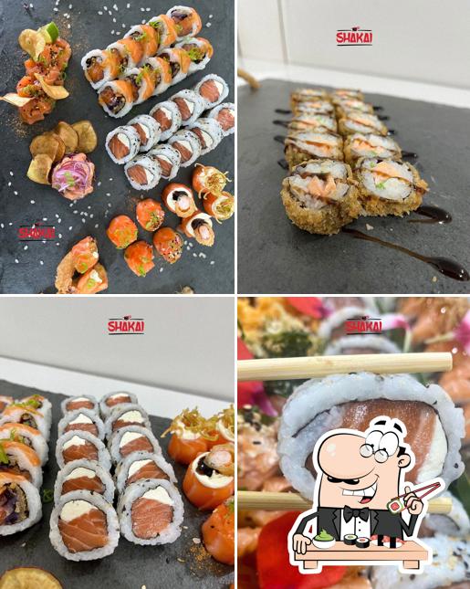 Rolos de sushi são oferecidos por Shakai - Cozinha Oriental