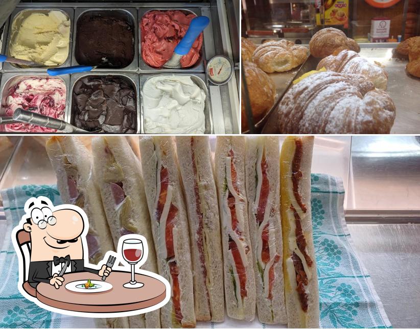 Platti al SNACK BAR GELATERIA IL PIONIERE