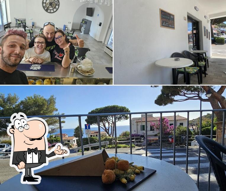 Gli interni di Gino's Bar