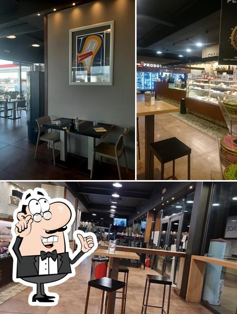 Siediti a un tavolo di Handmade Cafè Collestrada