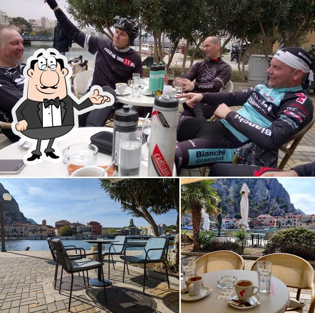 Siediti a un tavolo di IN CAFFE