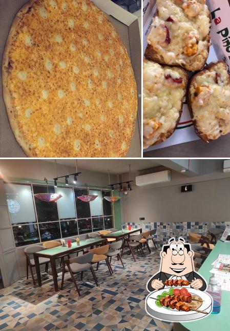 The image of La Pino'z Pizza Mota Varachha’s food and interior