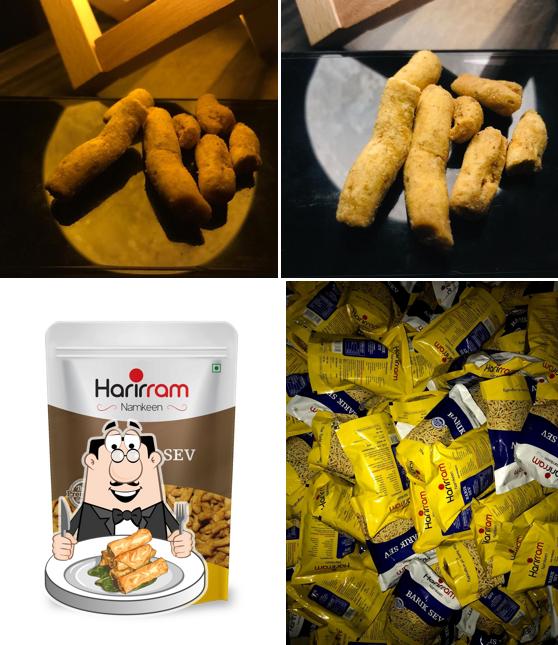 Spring rolls at Harirram Namkeen