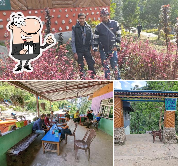 Take a look at the photo showing interior and exterior at River Orange Garden....Singlitam