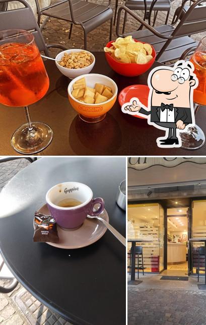 La immagine di interni e cibo da Caffè di Cuori
