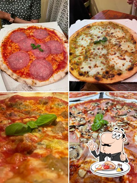 Scegli una pizza a Pizzeria da Pino