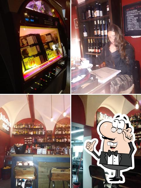 Gli interni di Jukebox Café