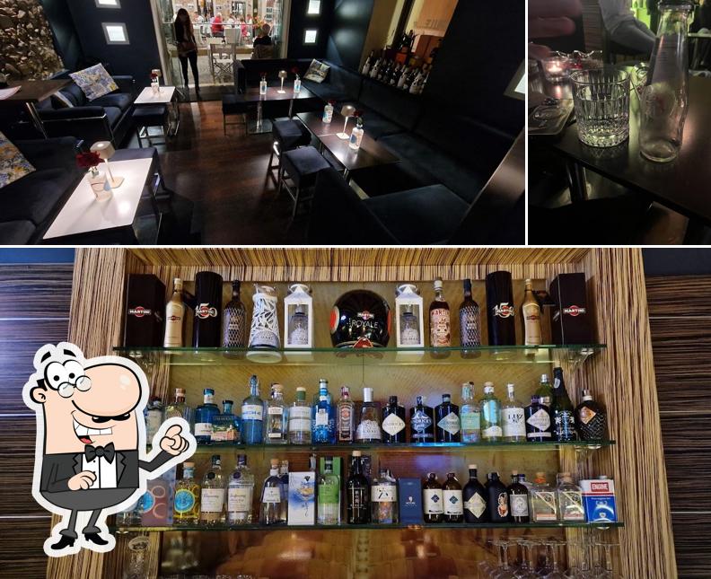 Dai un'occhiata agli interni di Napule...è - Lounge Bar