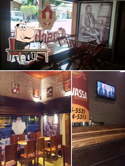 O interior do Casebre Cervejaria