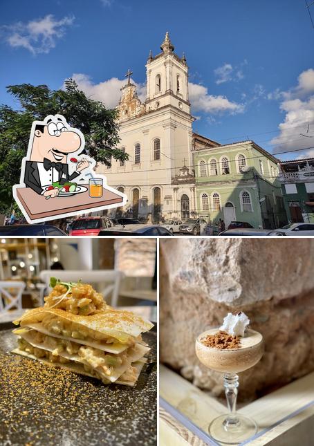 A foto do Yolo Coffee Bar’s comida e exterior