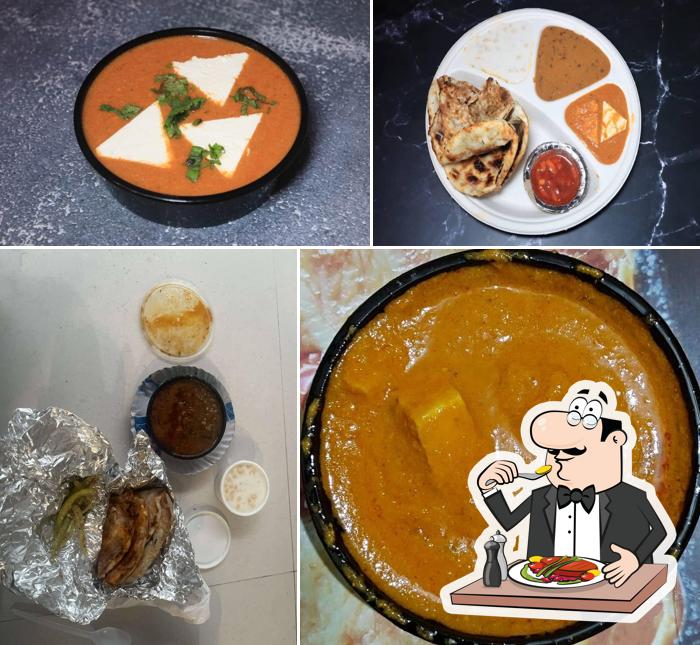 Food at Delhiwale Bittoo Ji Ke Amritsari Chur Chur Naan Aur Chhole Kulche