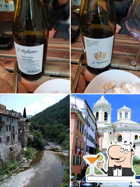 La bevanda e esterno del ristorante