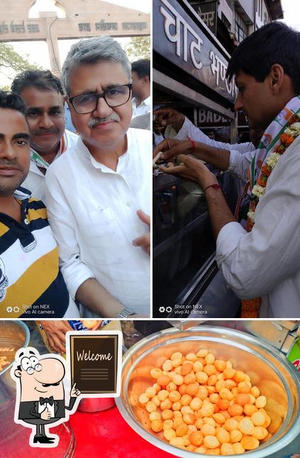 Look at the photo of Agra Tikki Wala