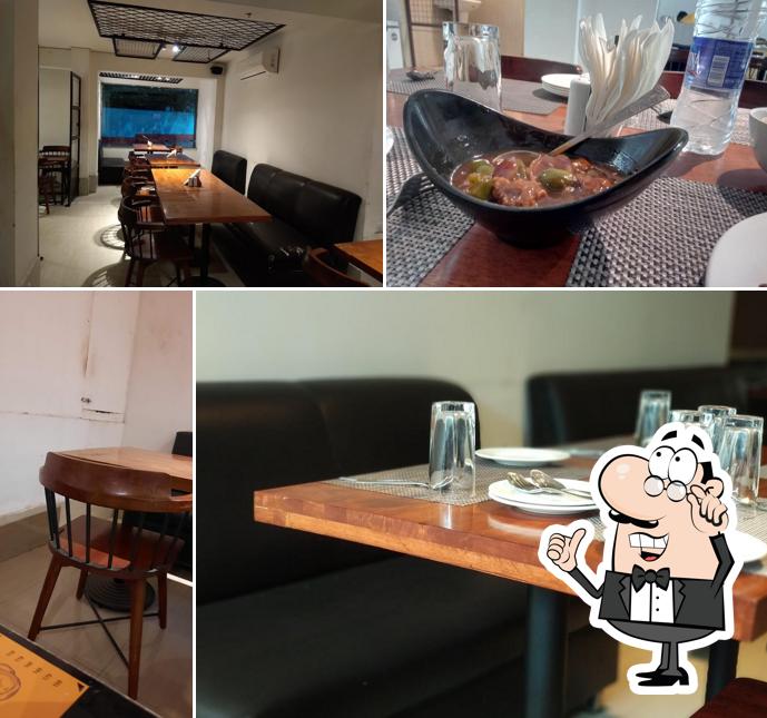 The interior of THEQUE (A Family Restaurant)