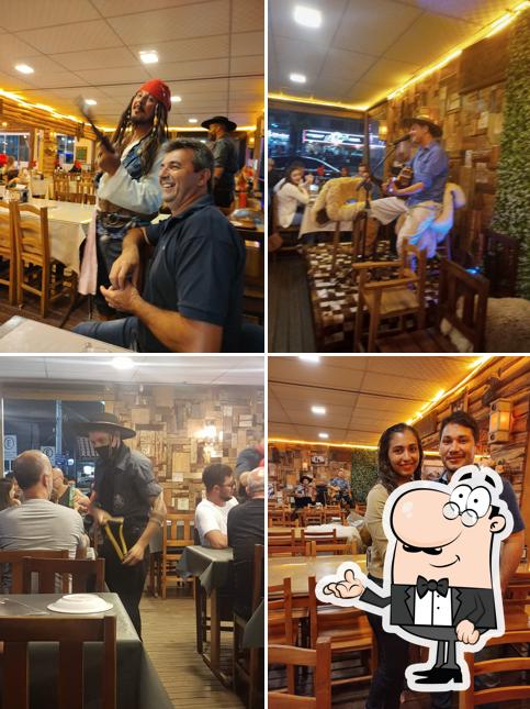 Sente em uma das mesas no El Bagual Churrascaria Pizzaria e Choperia