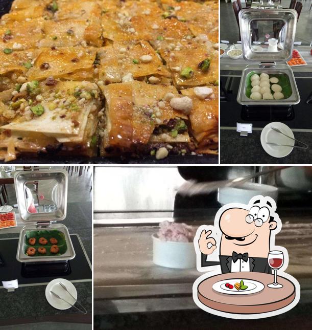 Meals at MWC Club