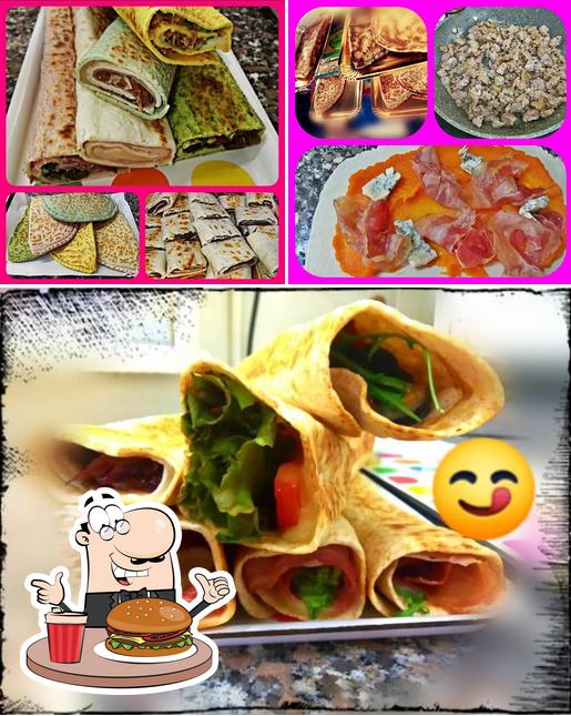 Ordina un hamburger a Pausa Piadina