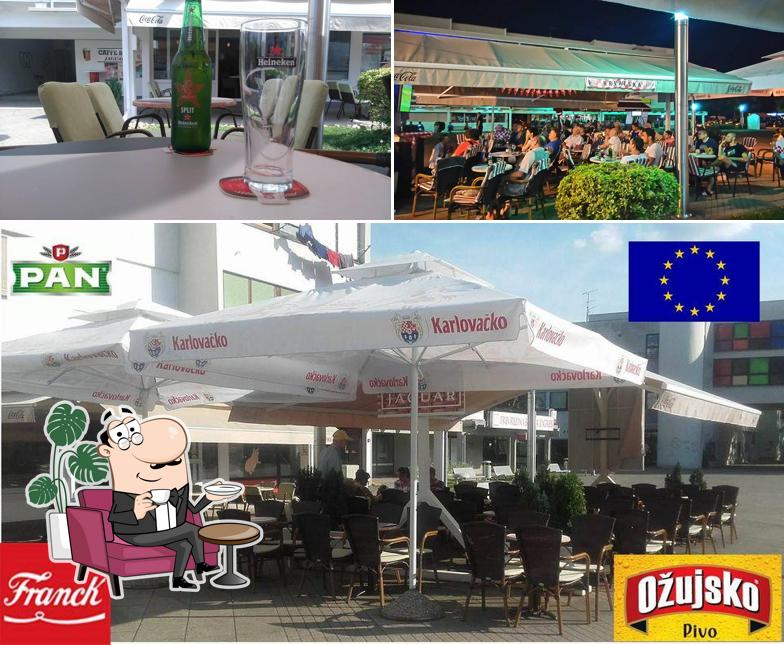 Gli interni di Caffe Bar Jaguar