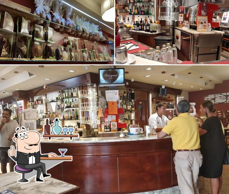 Gli interni di Planet Cafè