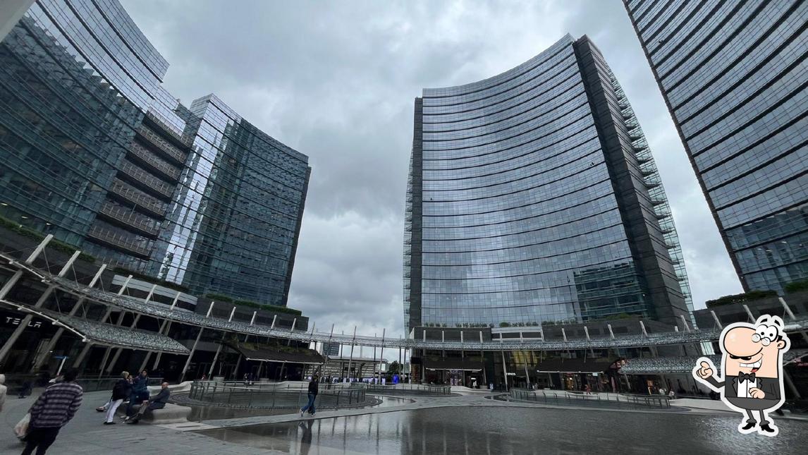 Gli esterni di Porta Nuova Food Court